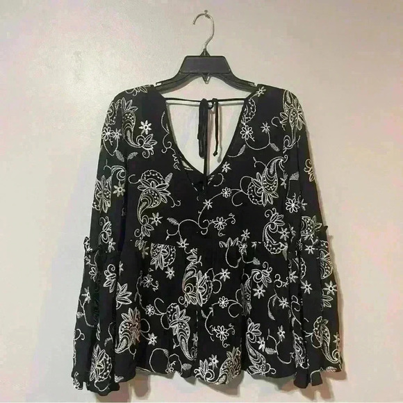 Altar’d State Blouse Women’s Black Embroidered Bell Sleeve Boho Tie Back Size M - Picture 2 of 8